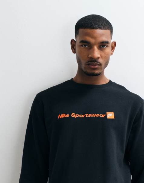 Nike Club sweatshirt van French terry met logotype in script in zwart - view 1