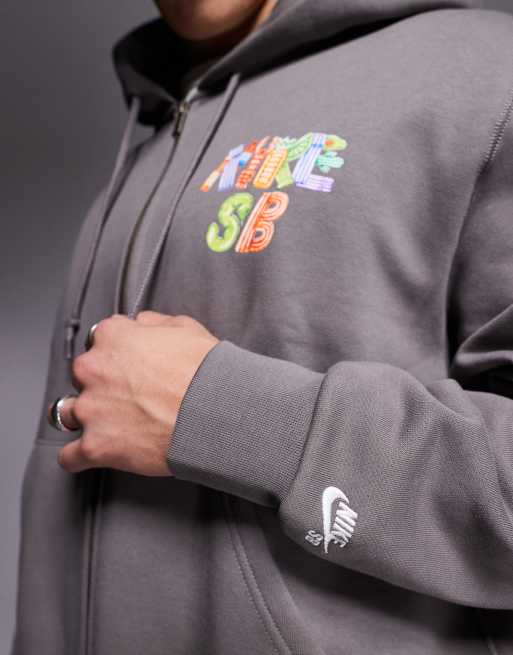 Nike Club – Szarobeżowa bluza z kapturem i grafiką, 4 z 4