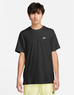 Nike Club t-shirt in black and white detail | ASOS