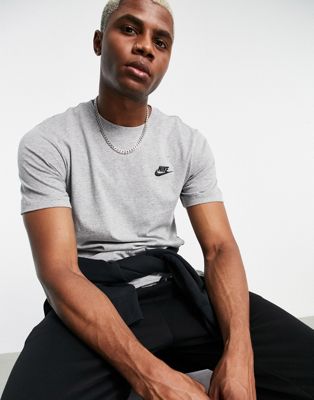 Nike – Club – T-Shirt in Grau