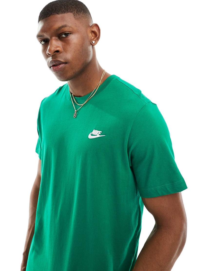 Nike Club t-shirt in green