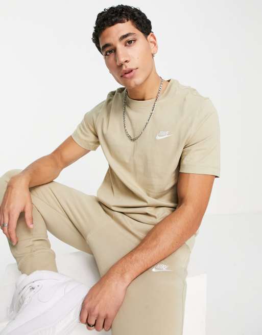 Nike Club - T-shirt in lichtbeige
