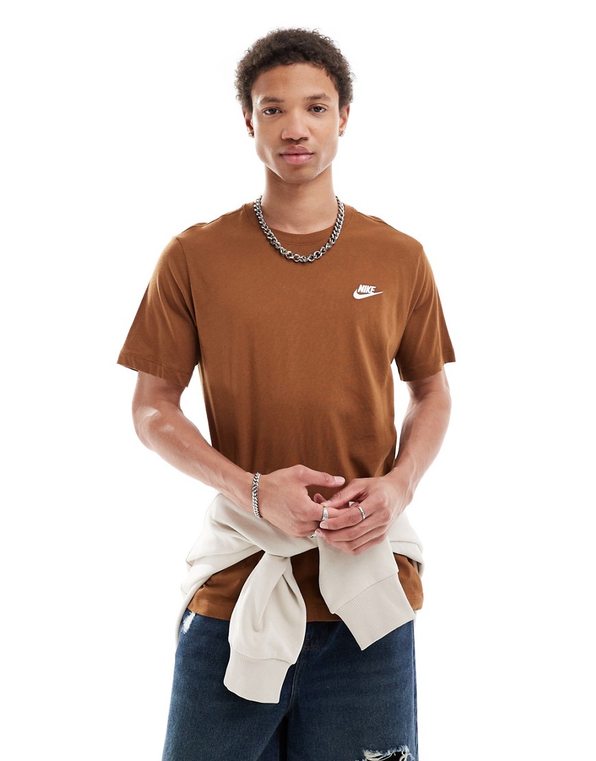 Nike Club t-shirt in tan-Brown