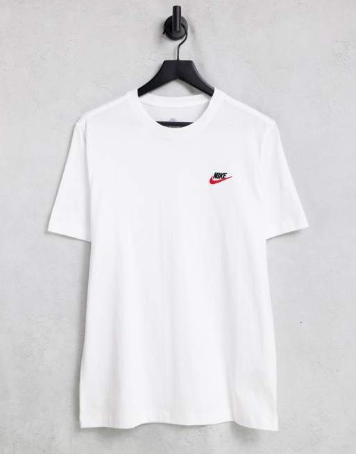 Nike t shirt with small outlet logo