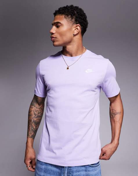 Nike - Club - T-shirt lilla con logo - view 1