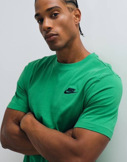 Nike Club t-shirt med logga på bröstet i grönt, 2 av 5