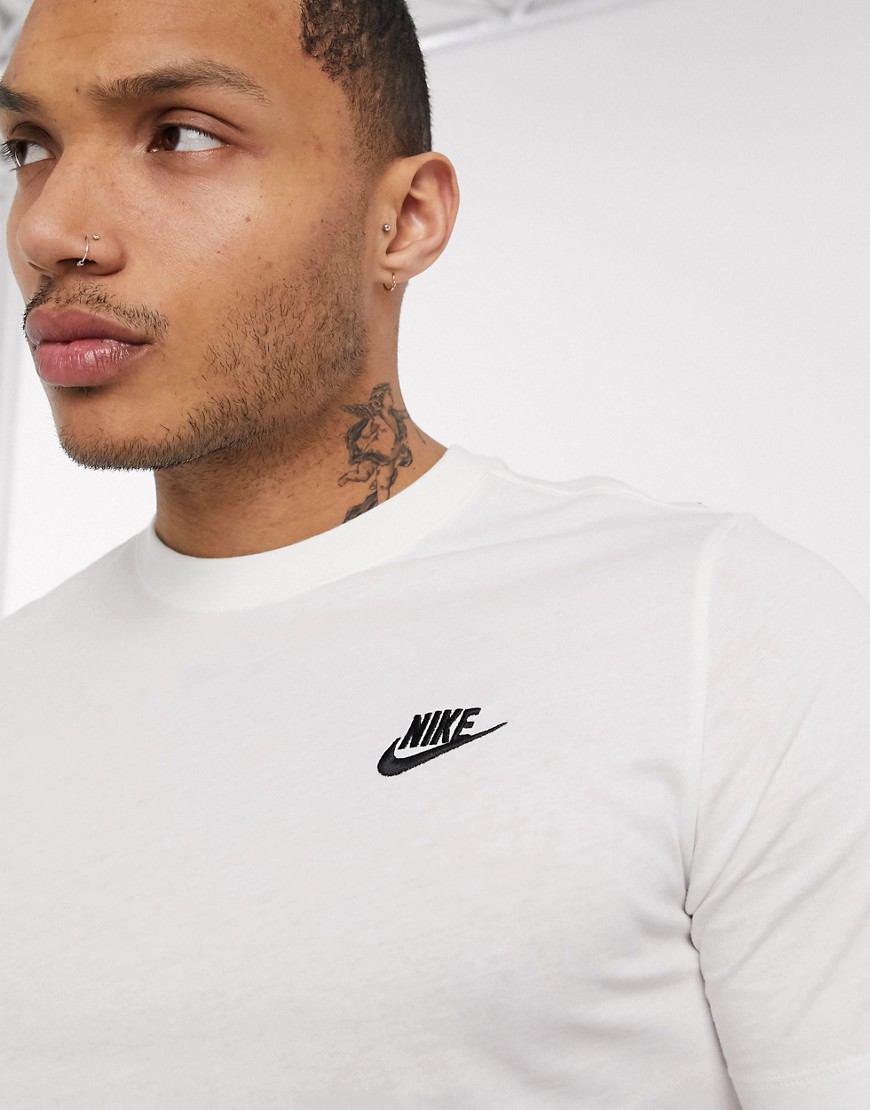 Nike Club - T-shirt med rund hals i off white-Beige
