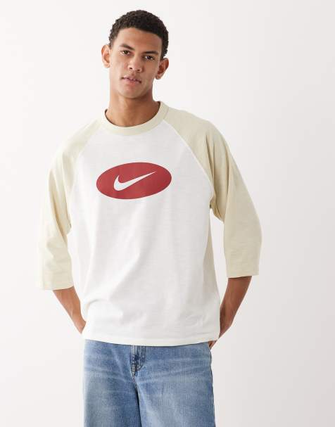 Nike – Club – T-shirt w kolorze złamanej bieli z beżowymi raglanowymi rękawami 3/4 i logo po środku - view 1