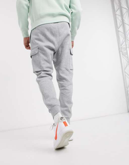 Nike club tall cuffed 2025 cargo joggers in gre