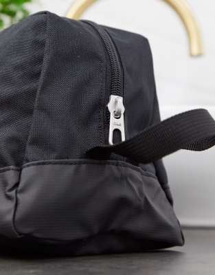 nike club team swoosh toiletry bag