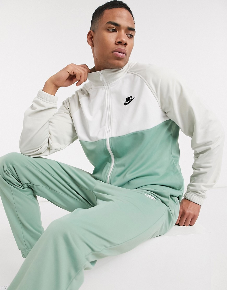 Nike Club - Tuta sportiva in tricot di poliestere verde polvere