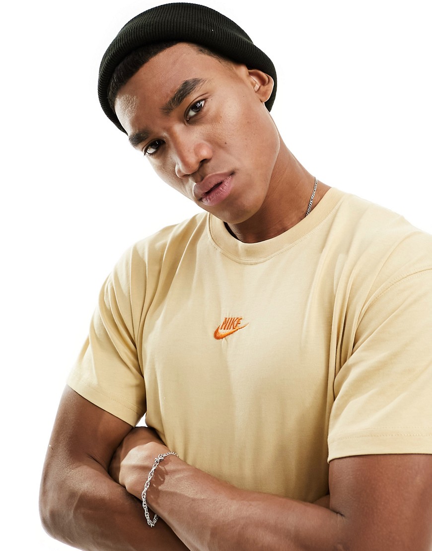 Nike Club Unisex t-shirt in tan-Brown