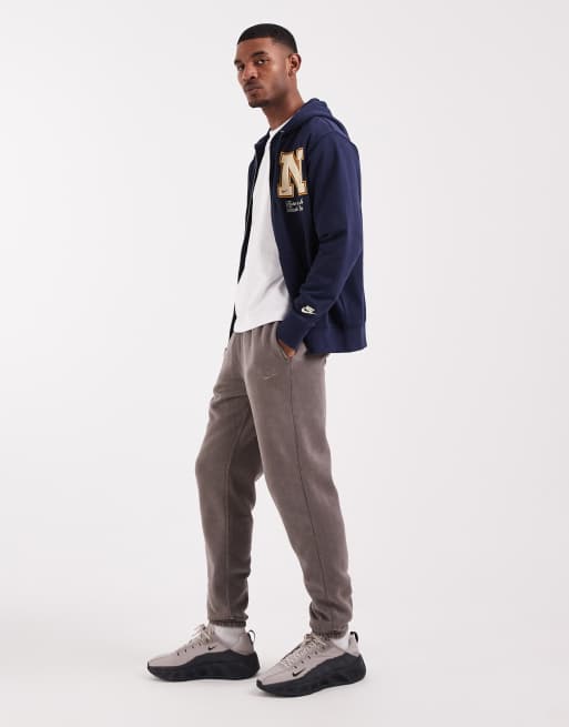 Nike Club Wash cuffed sweatpants in gray , 3 of 5