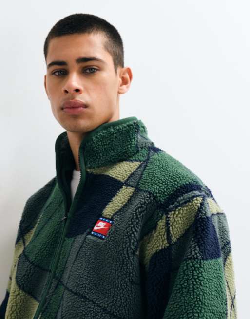 Nike Club Winter all over print fleece in green, 2 of 5