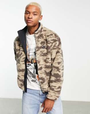 Nike Club Winter reversible anorak with contrast pocket in black/camo - ASOS Price Checker