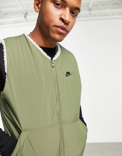 Nike – Club – Winter – Segelvit/olivgrön väst i vändbar design, 3 av 4