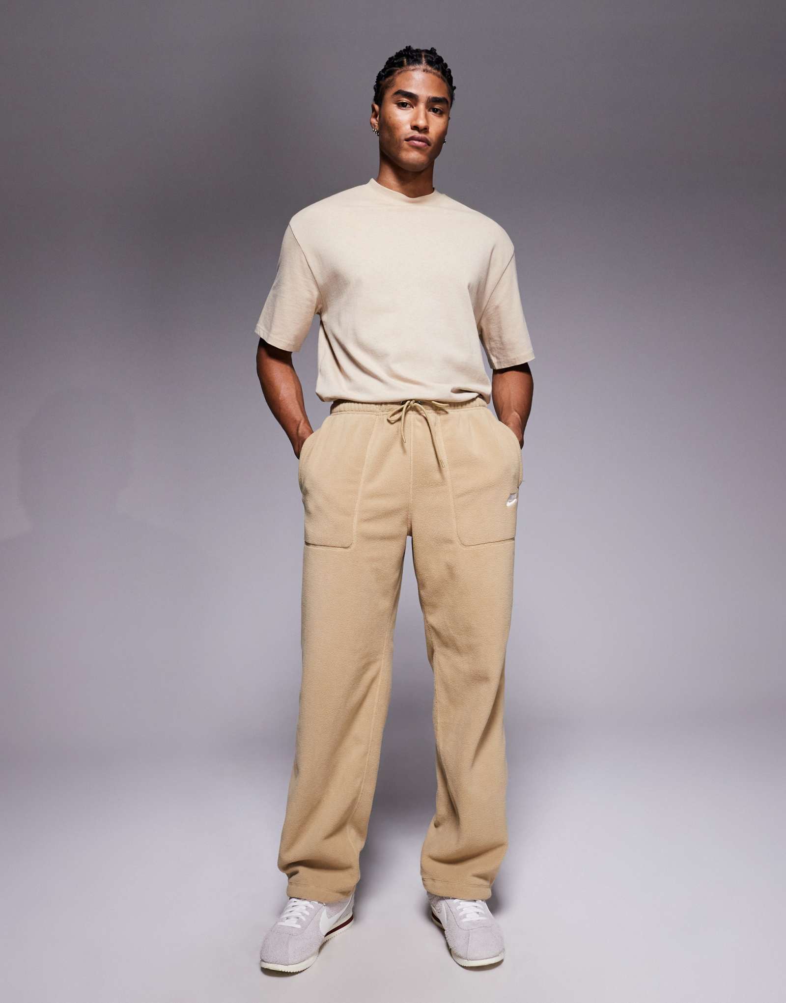 Зимние спортивные брюки Nike Club бежевого цвета