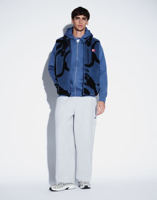 Nike Club Winter Weste mit Allover-Print in Blau, 2 von 5