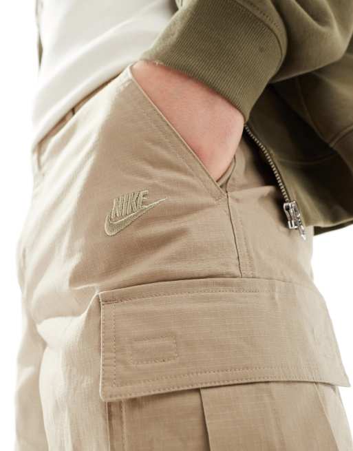 Nike Club woven cargo shorts in beige, 2 of 5