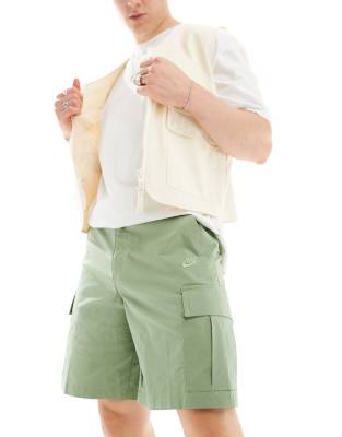 Nike Nike Club woven cargo shorts in green
