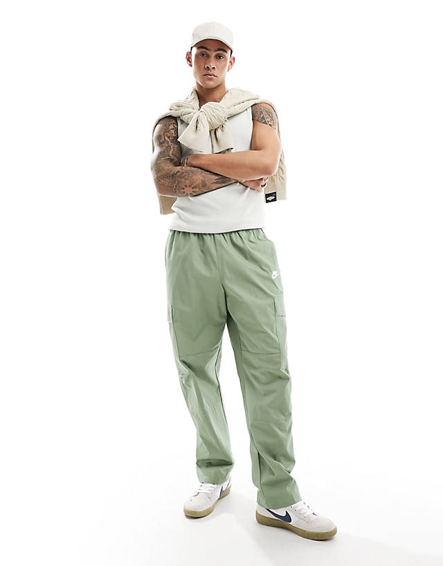 Nike - club woven cargo trousers in green