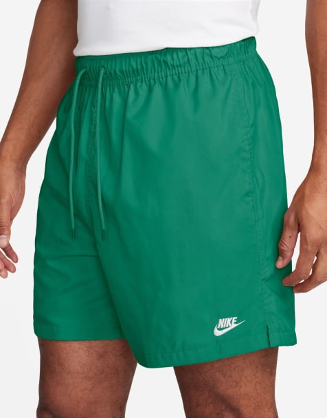 Nike Club woven shorts in green - view 1