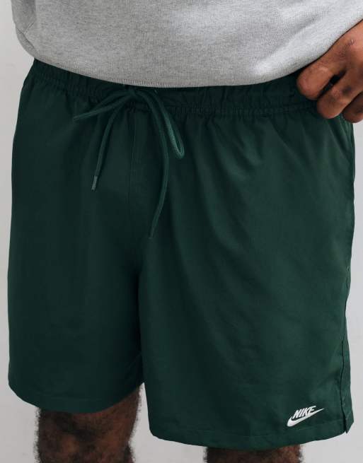 Nike Club woven shorts in green , 2 of 5