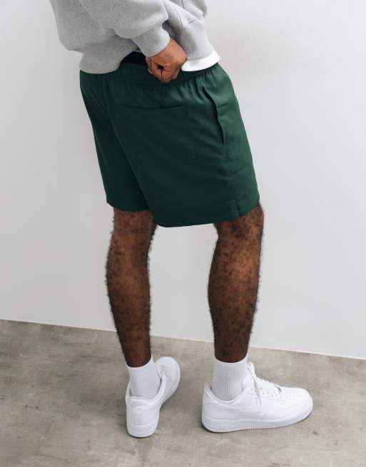 Nike Club woven shorts in green , 3 of 5