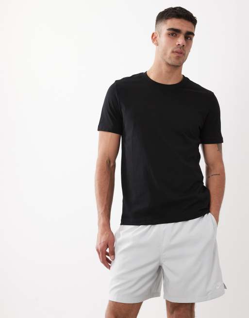 Nike Club Woven shorts in white, 2 of 5