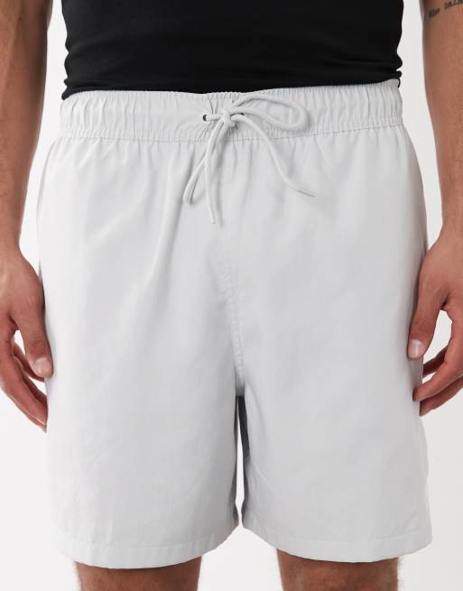 Nike Club Woven shorts in white, 3 of 5