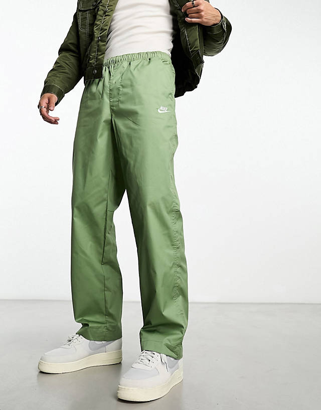 Nike - club woven straight leg trousers in green