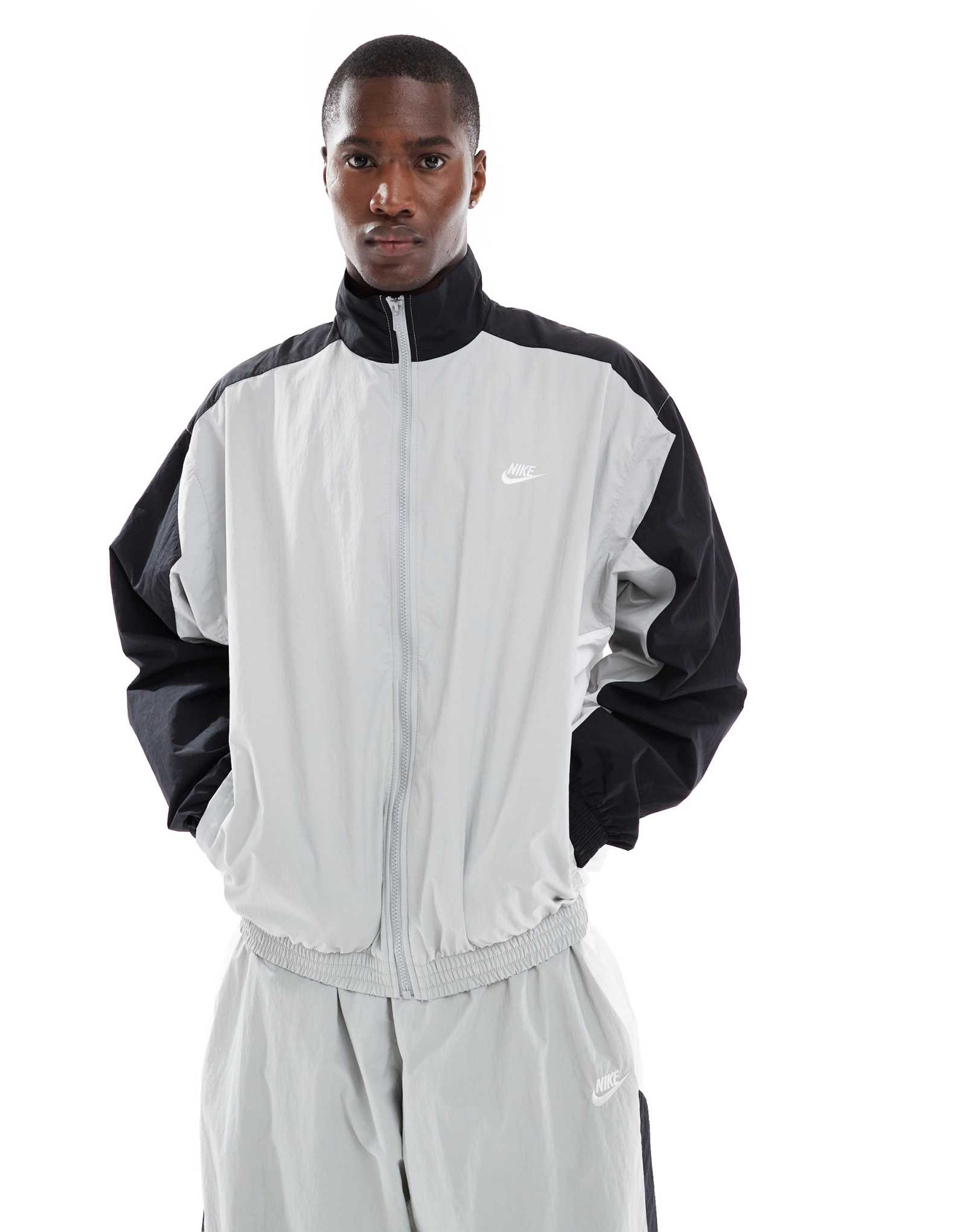 Спортивная куртка Nike Club из ткани черного и серого цветов