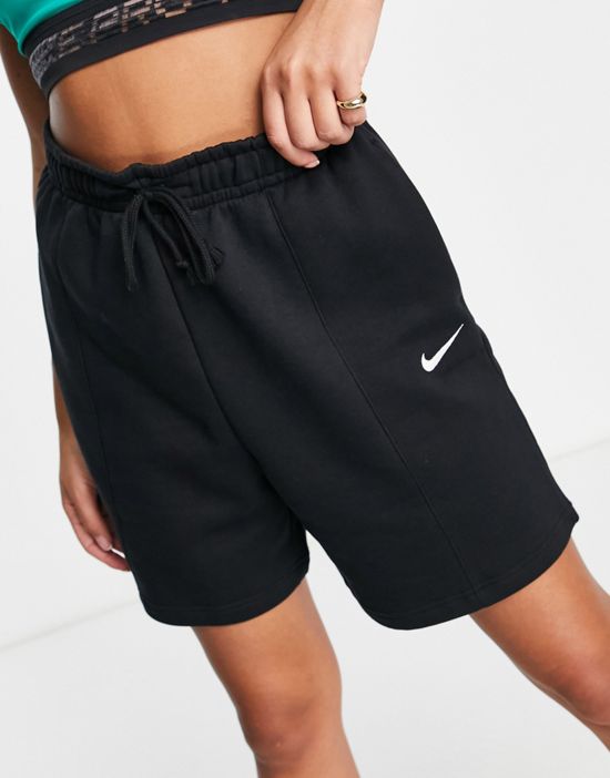 https://images.asos-media.com/products/nike-collection-fleece-high-rise-shorts-in-black/201304144-3?$n_550w$&wid=550&fit=constrain