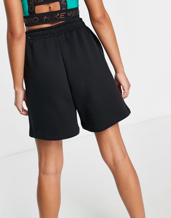 https://images.asos-media.com/products/nike-collection-fleece-high-rise-shorts-in-black/201304144-4?$n_550w$&wid=550&fit=constrain