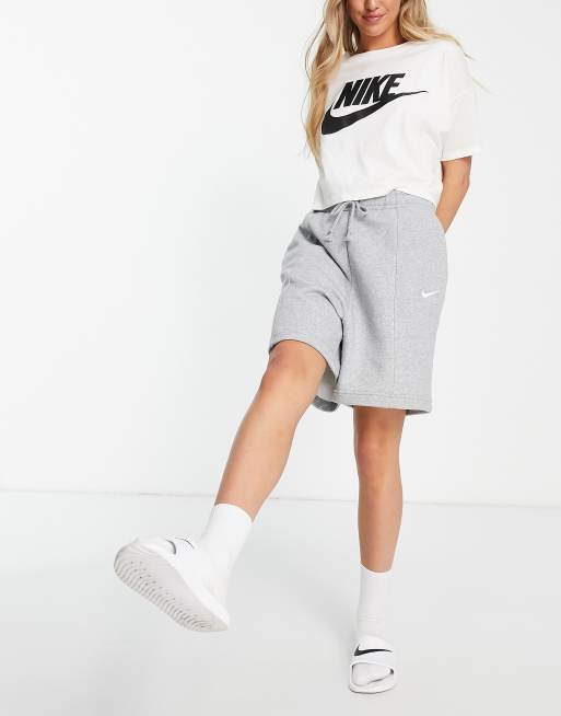 Grey nike hotsell shorts outfit