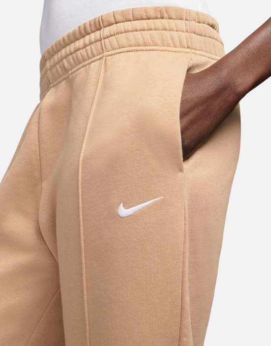 https://images.asos-media.com/products/nike-collection-fleece-loose-fit-cuffed-sweatpants-in-beige-beige/201303792-2?$n_550w$&wid=550&fit=constrain