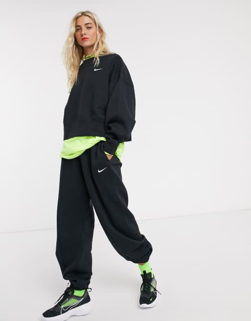 Nike Swoosh Pack loose-fit cuffed fleece sweatpants in black