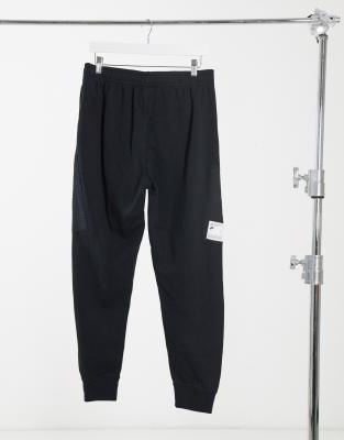 nike lightweight utility cargo joggers in black