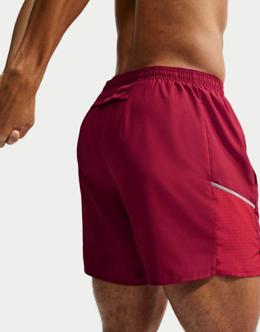 Nike Corsa Miler Dri-FIT pantaloncini 2-in-1 5-inch rossi, 3 di 4