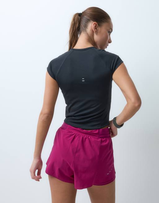 Nike Corsa Tempo Swoosh Dri-FIT top a maniche corte nero, 4 di 5