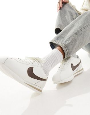 Nike - Cortez - Baskets en cuir - Blanc cassé et marron cacao | ASOS