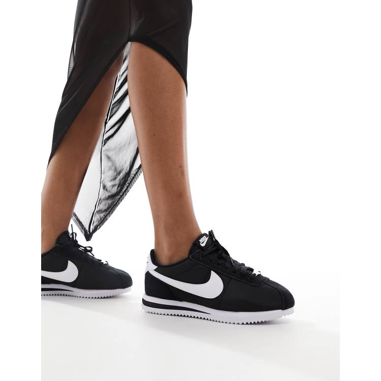 Nike Cortez Baskets unisexes en nylon Noir et blanc ASOS