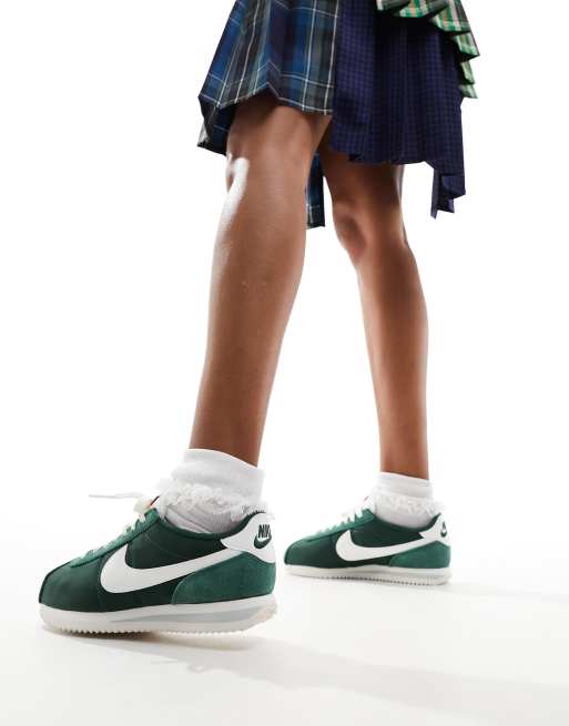 Nike Cortez Baskets unisexes en tissu Vert sapin et blanc ASOS