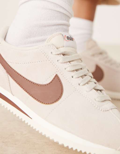 Nike – Cortez – Beżowo-brązowe zamszowe buty sportowe, 4 z 5