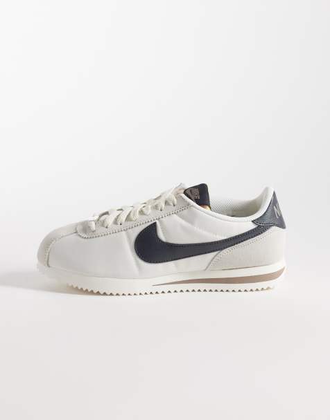 Nike - Cortez - Cremehvide/brune sneakers i ruskind - view 1