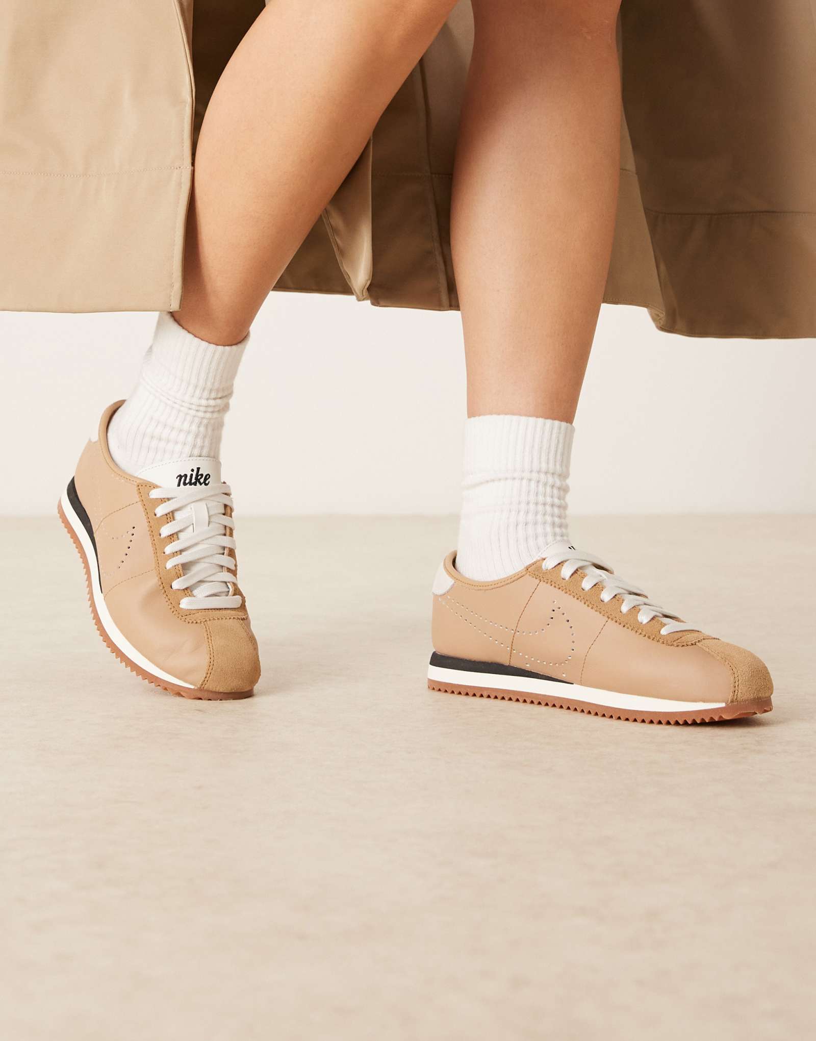Кроссовки Nike Cortez Decon бежевого цвета