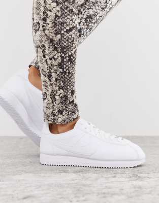 nike cortez white outfit