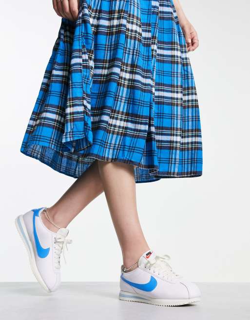 Nike – Cortez – Leder-Sneaker in Weiß und University-Blau 