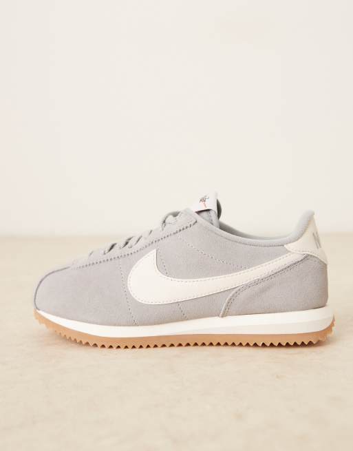 Nike – Cortez – Ljusgrå sneakers i mocka, 2 av 5