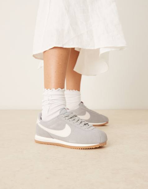 Nike Cortez - Lysegrå sneakers i ruskind - view 1